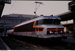 Photo Diapo Diapositive Slide Train Wagon Locomotive Electrique SNCF CC 6547 à PARIS GARE DE LYON Le 18/11/93 VOIR ZOOM - Diapositives