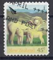 NEW ZEALAND 2233,used,falc Hinged - Oblitérés