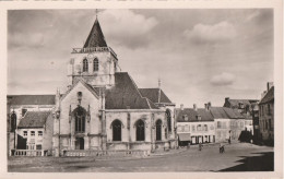 ARDRES La Place Et L'église - Ardres