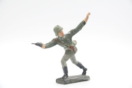Armee Germany, German With Gun, Vintage Toy Soldier, Prewar - 1930's, Like Elastolin, Lineol Hauser, Durolin - Figuren
