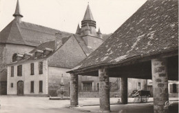 CAMPAN  La Halle, La Fontaine Et L'église - Campan