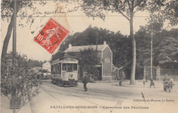 CPA (93) PAVILLONS SOUS BOIS Carrefour Des Pavillons (tram) B.bur - Les Pavillons Sous Bois