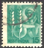 INDE 1982  - YT  715  Dent. 12¾ X 13 - Fermier  - Oblitéré - Used Stamps