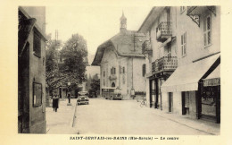 St Gervais Les Bains * Le Centre Du Village * Autobus Autocar Bus Car * Pompe à Essence * Automobile * Villageois - Saint-Gervais-les-Bains