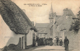 Lanvollon * Rue , La Maison De Chaume Et L'église Du Village * Enfants Villageois - Lanvollon