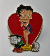 Pin's Pins  PIN-UP SEXY EROTIQUE BETTY BOOP ET LES PERSONNAGES  NON LISSE - Pin-Ups