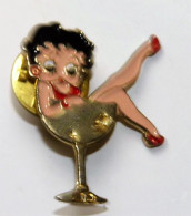 Pin's Pins  PIN-UP SEXY EROTIQUE BETTY BOOP DANS FLUTE DE CHAMPAGNE NON LISSE - Pin-Ups