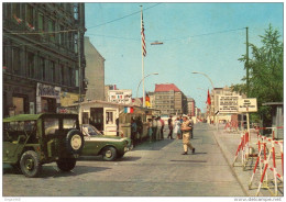 BERLIN FRIEDRICHSTRASSE  - FRONTIÈRE ZONE AMÉRICAINE - BELLE CARTE PHOTO COULEUR - Mur De Berlin