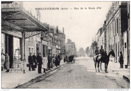 ROMILLY SUR SEINE RUE DE LA BOULE D'OR - TRÈS BEAU PLAN TRÈS ANIMÉ AVEC CAVALIERS - Romilly-sur-Seine