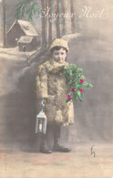 JOYEUX NOEL - Enfant Tenant Une Torche Et Bouquet - Manteau De Fourrure - Carte Postale Ancienne - Otros & Sin Clasificación