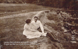 COUPLES - Laissez Vous Entraîner Sur La Pente Amoureuse Prés De Moi Vous Aurez Une Existence ...- Carte Postale Ancienne - Coppie