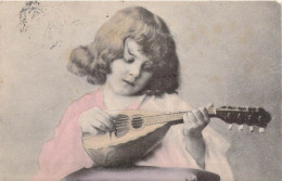 ENFANTS - SCENE & PAYSAGE - Jeune Fille Joue De La Cithare - Carte Postale Ancienne - Taferelen En Landschappen