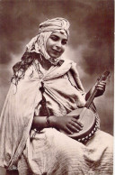 FANTAISIE - FEMMES - Une Jolie Musicienne - Carte Postale Ancienne - Femmes