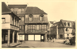 Pontivy * Place Du Martray * Maison KERVO Au Bon Accueil Nouveautés Mode * Les Trois Piliers * Commerces - Pontivy