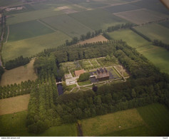 Uithuizen, Menkemaborg, Luchtfoto LF652 - Uithuizen