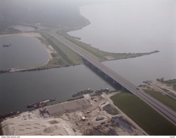 Naarden - Flevoland Brug, Luchtfoto LF225 - Naarden