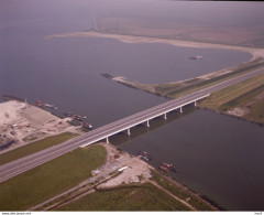 Naarden - Flevoland Brug, Luchtfoto LF224 - Naarden