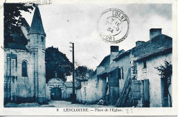 195  PP  CPA  Lencloitre Place De L'église CPA Carte Bon état - Lencloitre