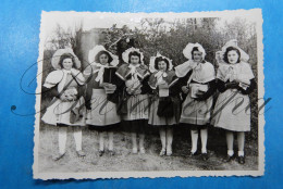 Tremelo Parade Stoet 1946 De Dames Promotie Groep Met Uit Te Delen Flyers Pamfletten Aan De Omstaanders. - Sport