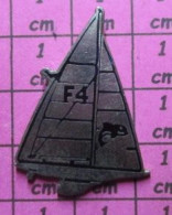 813F Pin's Pins / Beau Et Rare : SPORTS / VOILE VOILIER F4 METAL ACIER Par CORNER - Sailing, Yachting