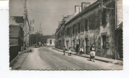 CPSM PF - CLOHARS CARNOET - Rue Du Pouldu - Animée - Café Boulangerie Bourhis - - Clohars-Carnoët