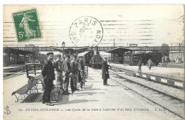 91   JUVISY - SUR - ORGE  LES  QUAIS  DE  LA  GARE  A  L' ARRIVEE  D' UN  TRAIN  D' ORLEANS - Juvisy-sur-Orge