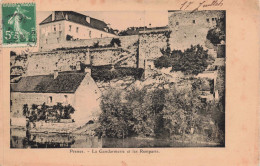 70 - PESMES - S20320 - La Gendarmerie Et Les Remparts - Pesmes