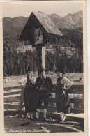 D2361) LESACHTAL - Lesachtaler TRACHTEN - 2 Frauen U. Mann Vor Kreuz ALT 1954 - Lesachtal