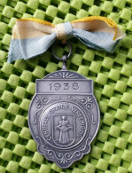 Medaille Centrale Oranje Vereeniging 1938 -  Foto's  For Condition.(Originalscan !!) - Monarquía/ Nobleza