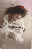 CPA - Une Femme Dans Un Chale De Laine Et Chapeau Rouge - CARTE POSTALE ANCIENNE - Women