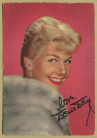 Doris Day (1922-2019) - Actress & Singer - Nice Signed Photo Postcard - 2004 - COA - Actors & Comedians