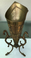 Belle Garniture De Table - Vase Coernet - Signé RAULIN Dinant - Pattes De Dragon - En Cuivre - Coppers
