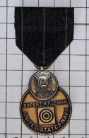 Médaille De Carabinier Expert De La Marine > Navy Expert Rifleman Medal >1969> Réf:Cl USA P 1/2 - Estados Unidos