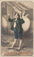 ANIMAUX - Enfant Avec Un Oeuf Et Une Poule Sur Le Dos - Joyeuses Pâques - Carte Postale Ancienne - Autres & Non Classés