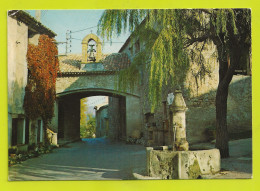 83 TOURTOUR N°023 Fontaine Porche Eglise St Denis Cloche Canton De Salernes Région De Draguignan En 1980 VOIR DOS - Salernes