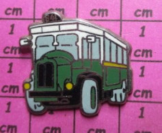 513g Pin's Pins / Beau Et Rare : TRANSPORTS / AUTOBUS BLANC ET VERT DE LA RATP - Transports