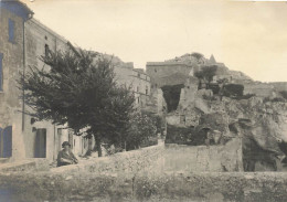 Les Baux * 1925 * Un Coin Du Village * Villageois * Photo Ancienne 10.4x7.2cm - Les-Baux-de-Provence