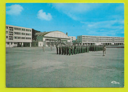 33 HOURTIN Vers Carcan Centre Formation Maritime VOIR ZOOM Instruction Devant Le Foyer Du Marin En 1992 VOIR TIMBRE - Carcans
