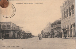 Delcampe - Carte Postale Ancienne De  Souvenirs De DJIBOUTI    Rue D'Abyssinie - Dschibuti