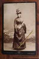 Photo 1880's Femme élégante Tirage Albuminé Albumen Print CDC Cabinet Photographe Ch. Herbert Amiens - Ancianas (antes De 1900)