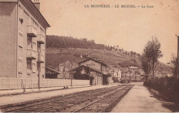 La Monnerie Le Montel * La Gare * Ligne Chemin De Fer Puy De Dôme - Autres & Non Classés