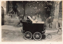 Landau Ancien , Pousette Ancienne * Pram Kinderwagen Bébé * Photo Ancienne 8.5x6cm - Altri & Non Classificati