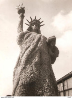 Lisse Bloemencorso Vrijheidsbeeld 1953 KE324 - Lisse