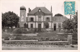 St Sulpice Les Feuilles * La Place , La Mairie Et Le Monument Aux Morts Du Village - Saint Sulpice Les Feuilles