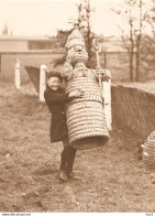 Tilburg Persfoto Bijenmarkt KInd Korf 1931 KE686 - Tilburg