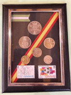 CREXP273 CUADRO CON MONEDAS Y SELLOS ESPAÑA 82 NUEVO -  Colecciones