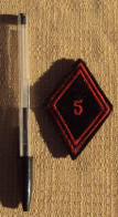 Militaria Ecusson Tissu 011, Losange 5 En Rouge - Ecussons Tissu