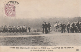 94 - VINCENNES - Visite Des Souverains Anglais - La Revue De Printemps - M.Poincaré Embrasse Le Drapeau - Personnages