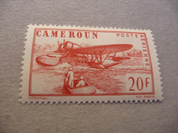 TIMBRE  CAMEROUN  POSTE  AÉRIENNE     N  28         COTE  1,50  EUROS    NEUF  TRACE  CHARNIERE - Airmail