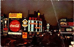 1-8-2023 (1 T 11)  UK (posted To France) 1960 - Picadilly Circus At Night (fold At Right Of Postcard As Seen On Scan) - Piccadilly Circus